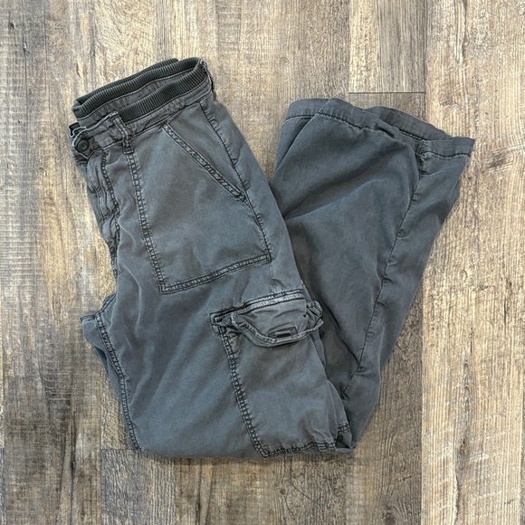 American Eagle Outfitters Pants - American Eagle Outfitters Dreamy Drape  Black Cargo Pants Size 12